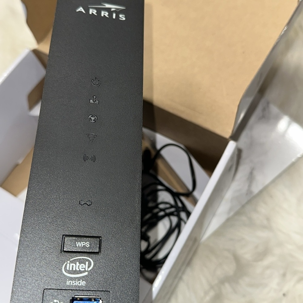 Arris SURFboard Black Cable Modem & Wi-Fi Router - Picture 7 of 9